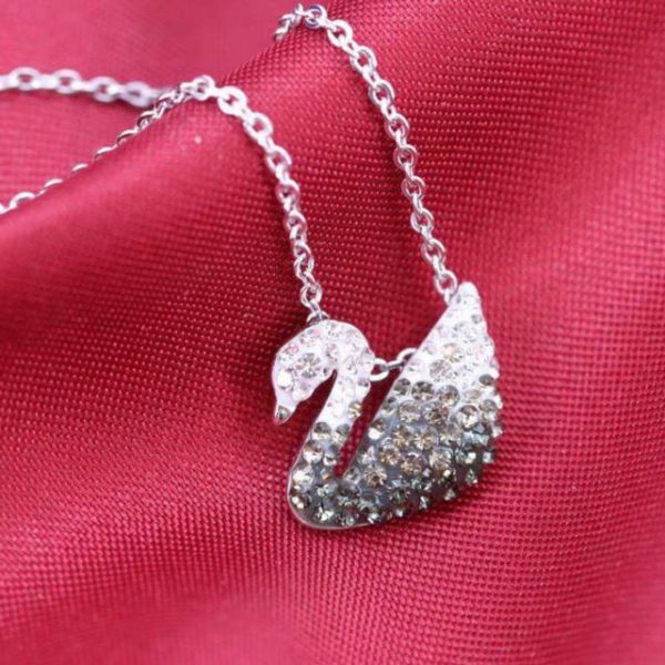 replica,repliche,fake,1:1,earrings,bracelet,ring,jewelry Collana con cigno sfumato Swarovski
