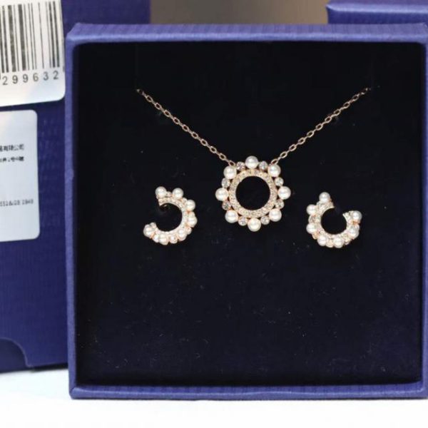 replica,repliche,fake,1:1,earrings,bracelet,ring,jewelry Parure di diamanti Swarovski