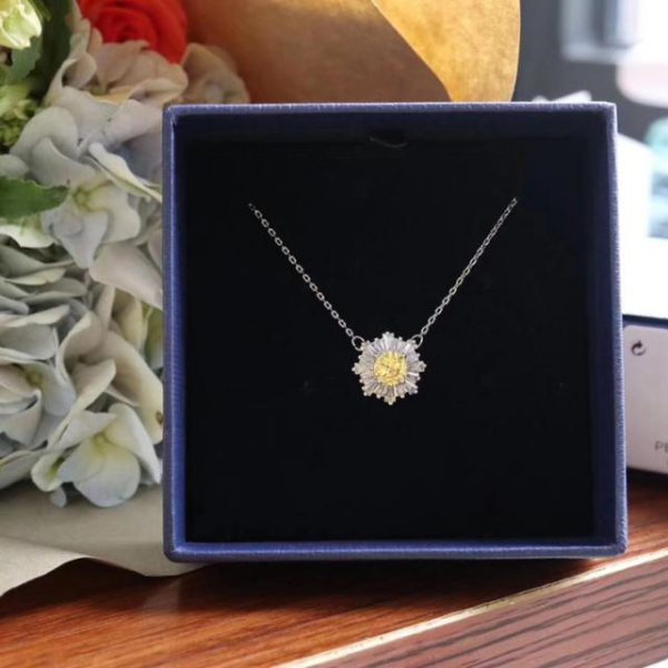 replica,repliche,fake,1:1,earrings,bracelet,ring,jewelry Collana Swarovski con clavicola girasole