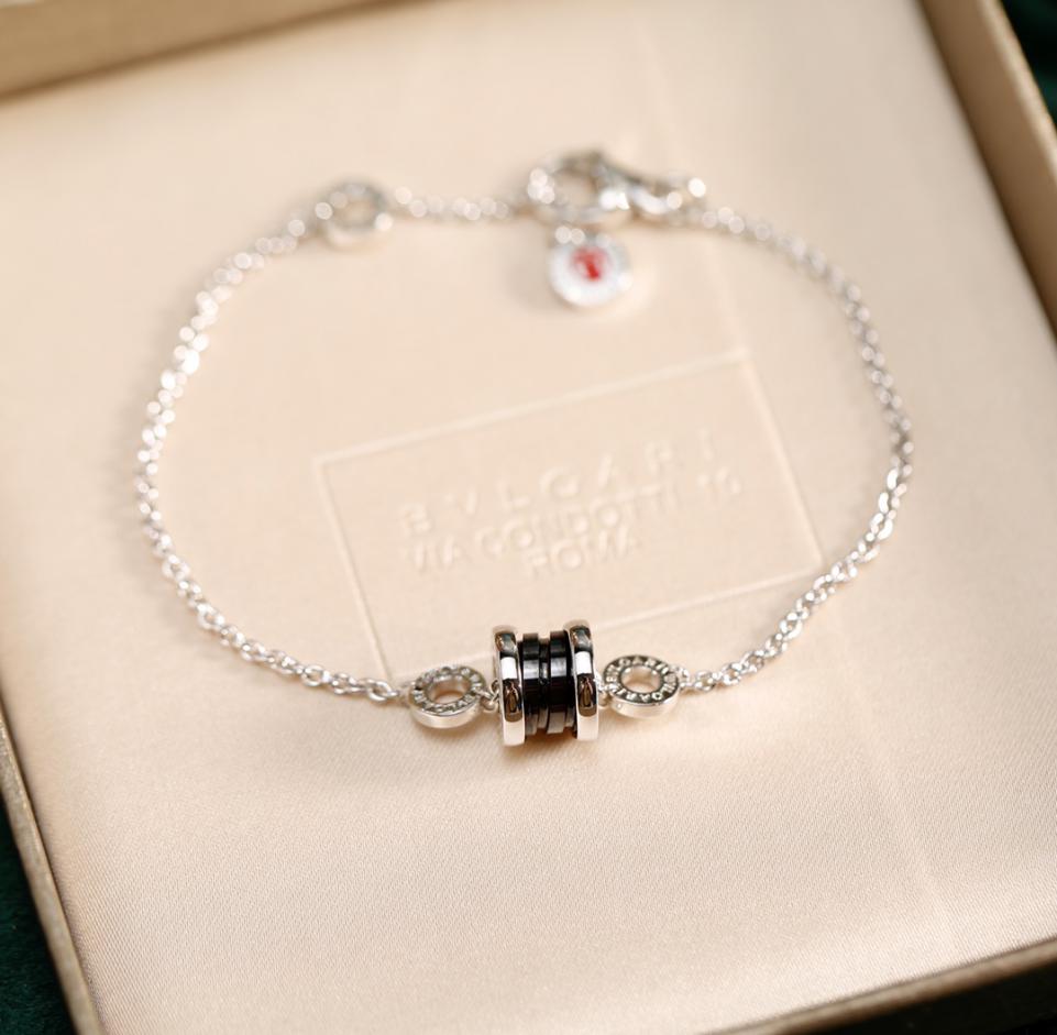 replica,repliche,fake,1:1,earrings,bracelet,ring,jewelry Bracciale di beneficenza Bvlgari per piccole celebrità