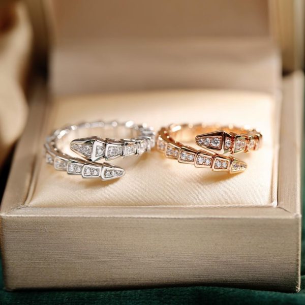 Classico anello con diamanti a forma di serpente Bvlgari Bv