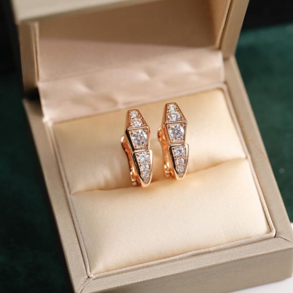 Orecchini Bvlgari Senti in oro rosa con diamanti serpente