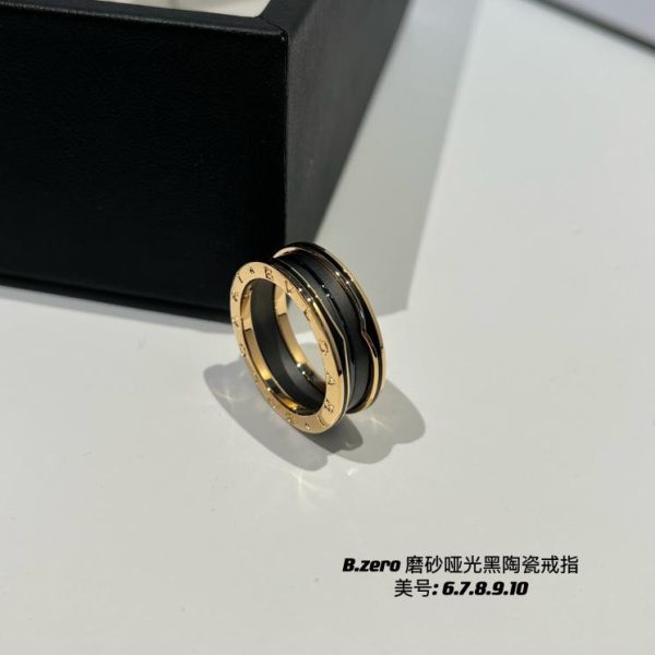 replica,repliche,fake,1:1,earrings,bracelet,ring,jewelry Anello Bvlgari Bv in ceramica satinata opaca