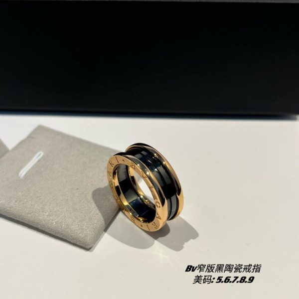 replica,repliche,fake,1:1,earrings,bracelet,ring,jewelry Classico anello in ceramica indispensabile di Bvlgari Bv