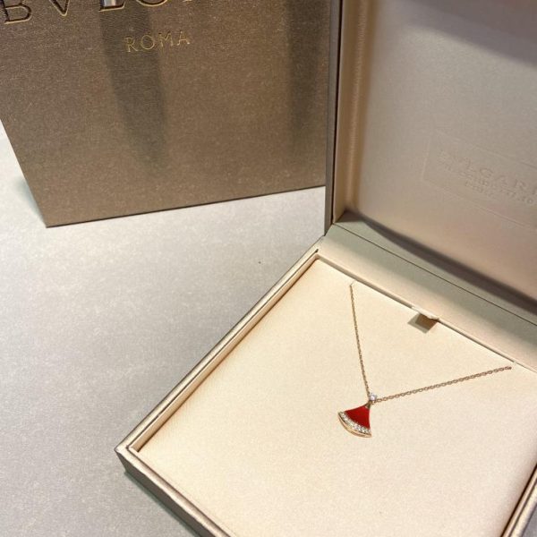 replica,repliche,fake,1:1,earrings,bracelet,ring,jewelry Collana a ventaglio con diamanti rossi Bvlgari Divas