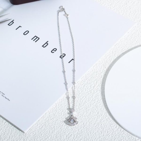 replica,repliche,fake,1:1,earrings,bracelet,ring,jewelry La collana con ventaglio di diamanti da sogno di Bvlgari Diva