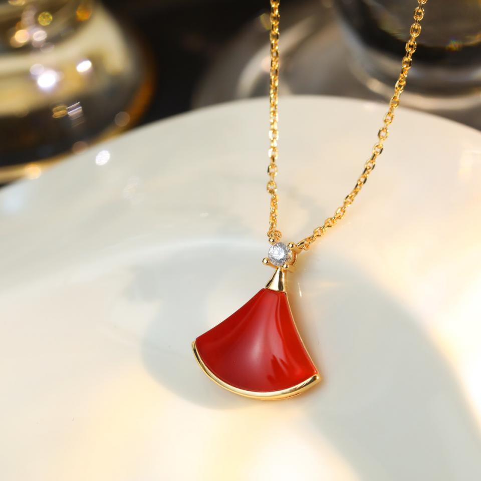 replica,repliche,fake,1:1,earrings,bracelet,ring,jewelry Collana classica Bvlgari con ventaglio grande e serie in madreperla replica,repliche,fake,1:1,earrings,bracelet,ring,jewelry Collana classica Bvlgari con ventaglio grande e serie in madreperla