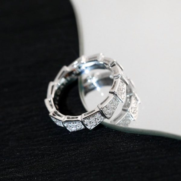 replica,repliche,fake,1:1,earrings,bracelet,ring,jewelry Anello largo Bvlgari con diamanti in osso di serpente