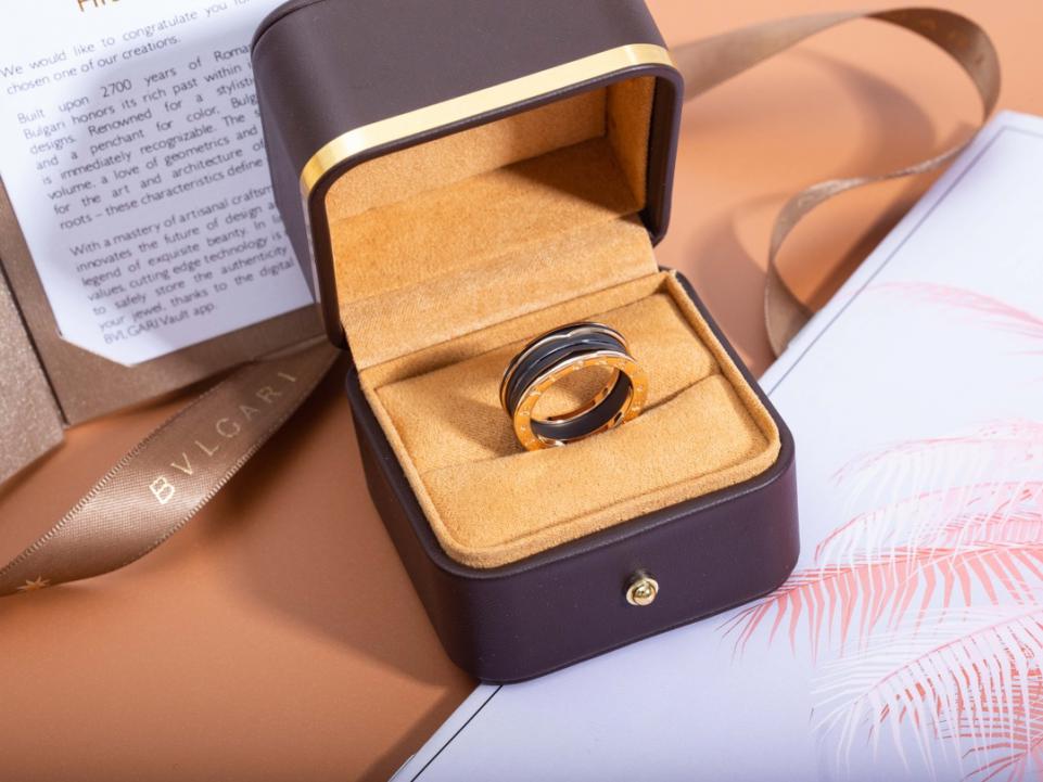 replica,repliche,fake,1:1,earrings,bracelet,ring,jewelry Anello in ceramica nera opaca intarsiata serie Bvlgari B.ZERO1 replica,repliche,fake,1:1,earrings,bracelet,ring,jewelry Anello in ceramica nera opaca intarsiata serie Bvlgari B.ZERO1