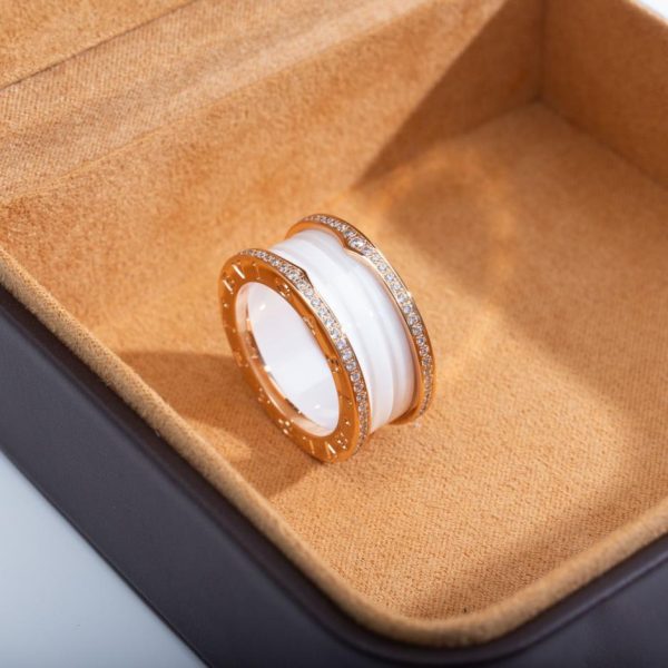 replica,repliche,fake,1:1,earrings,bracelet,ring,jewelry Anello classico con diamanti in ceramica Bvlgari