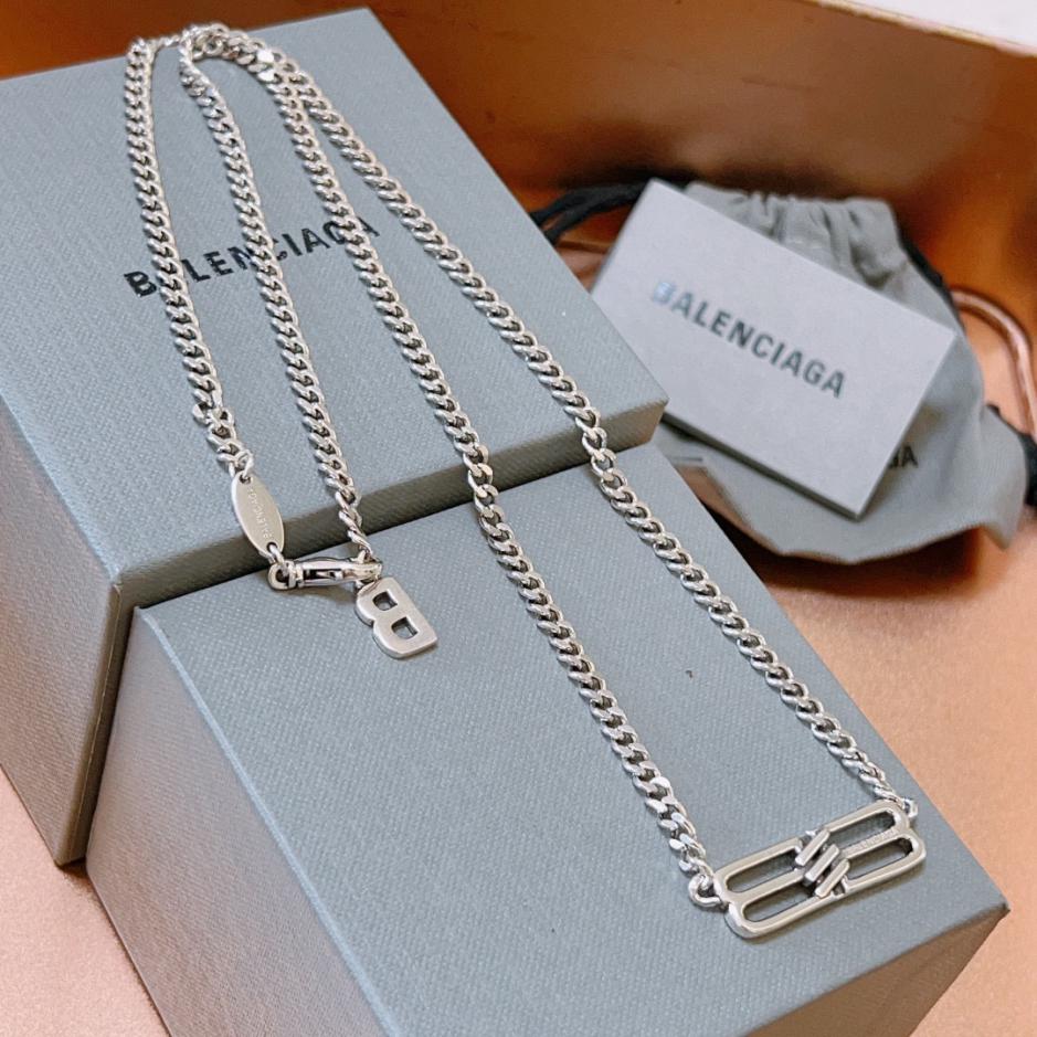 replica,repliche,fake,1:1,earrings,bracelet,ring,jewelry Nuova collana Balenciaga