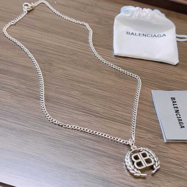 replica,repliche,fake,1:1,earrings,bracelet,ring,jewelry Nuova collana Balenciaga