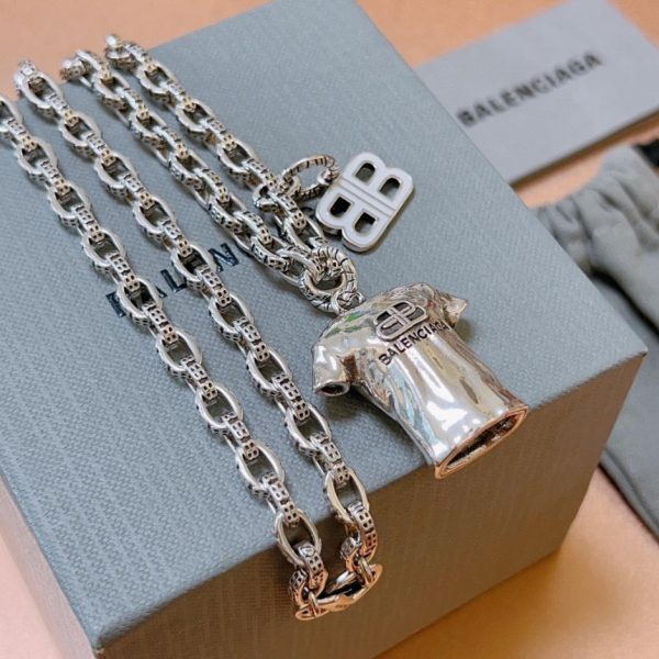 replica,repliche,fake,1:1,earrings,bracelet,ring,jewelry Nuova collana Balenciaga