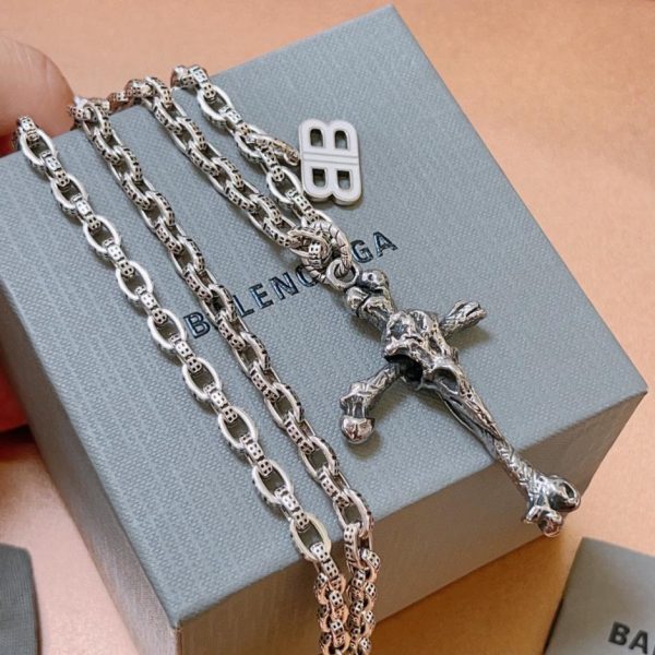 replica,repliche,fake,1:1,earrings,bracelet,ring,jewelry Nuova collana Balenciaga
