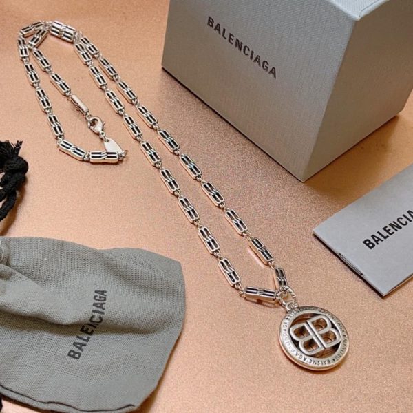 replica,repliche,fake,1:1,earrings,bracelet,ring,jewelry Nuova collana Balenciaga
