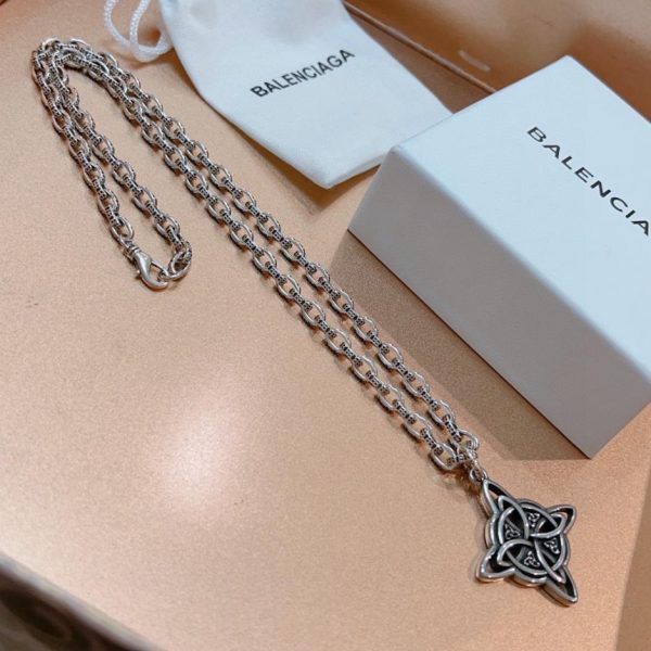 replica,repliche,fake,1:1,earrings,bracelet,ring,jewelry Nuova collana Balenciaga