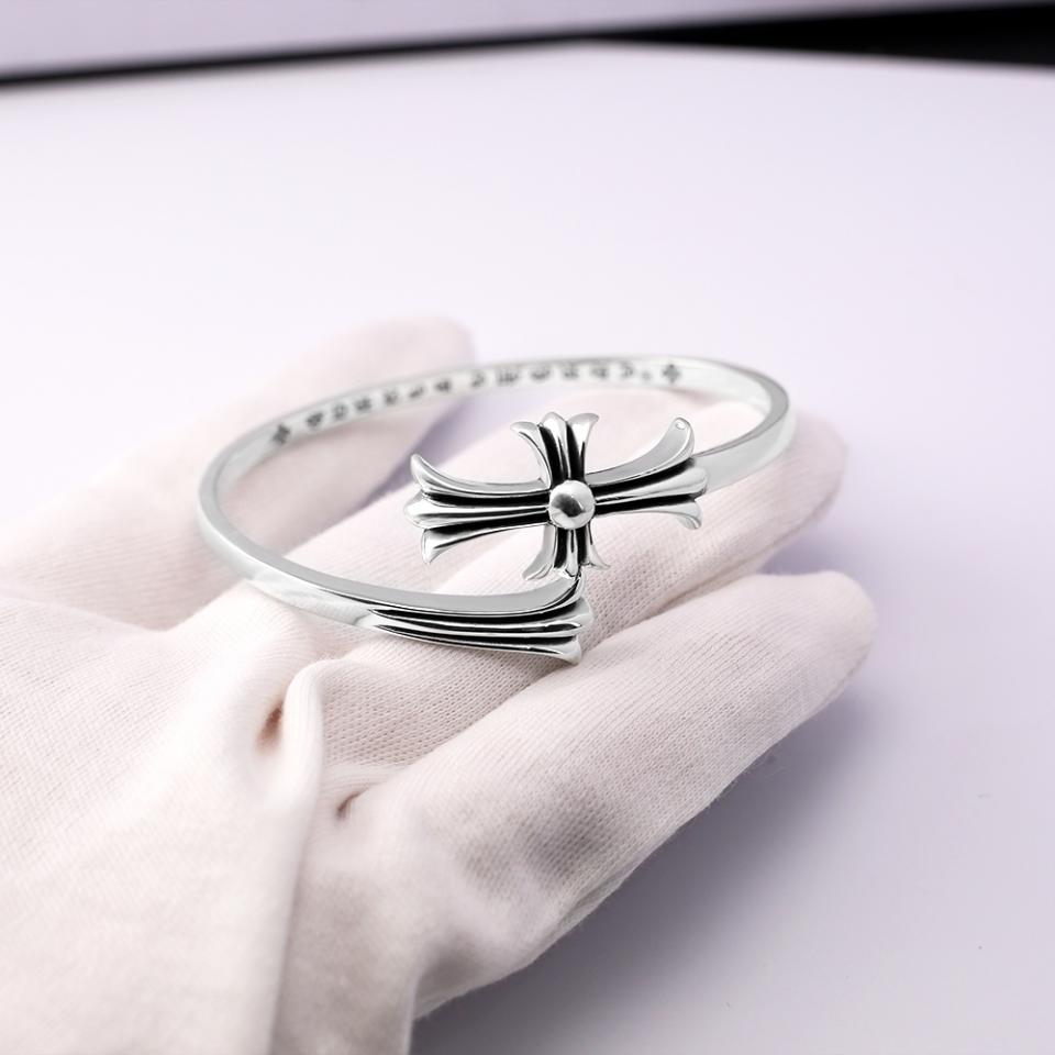 replica,repliche,fake,1:1,earrings,bracelet,ring,jewelry Bracciale aperto con croce di cuori cromati