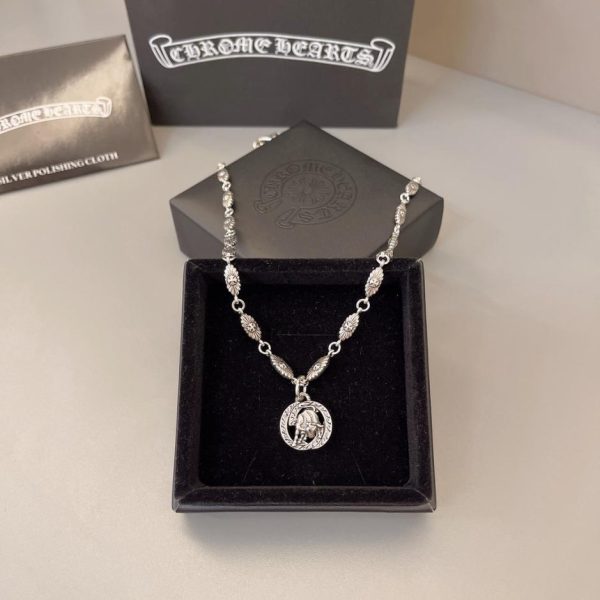Collana con cuori cromati