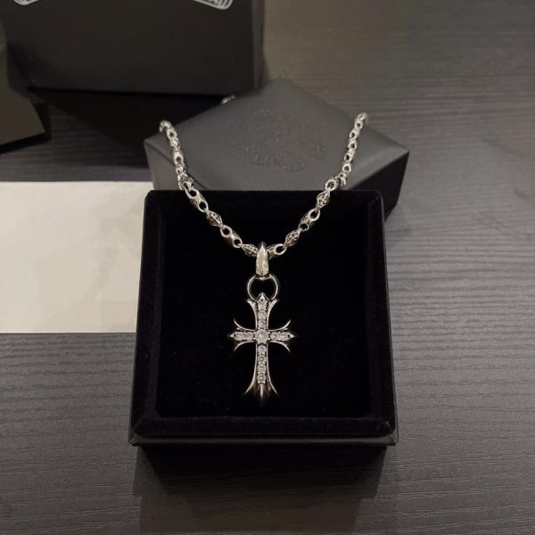 Collana con cuori cromati