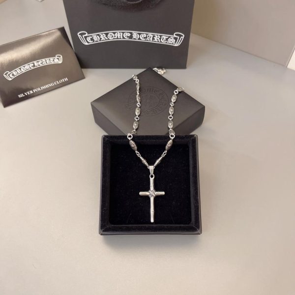 Collana con cuori cromati