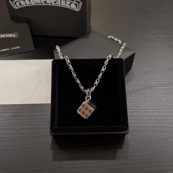 Collana vintage con cuori cromati