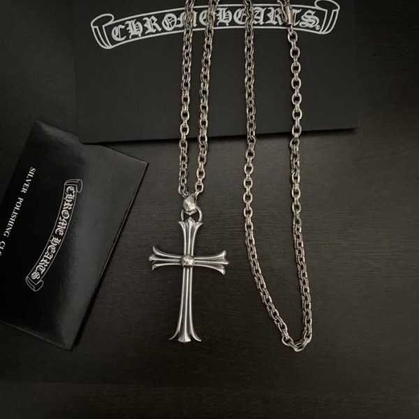 replica,repliche,fake,1:1,earrings,bracelet,ring,jewelry Collana con lettera croce con cuori cromati