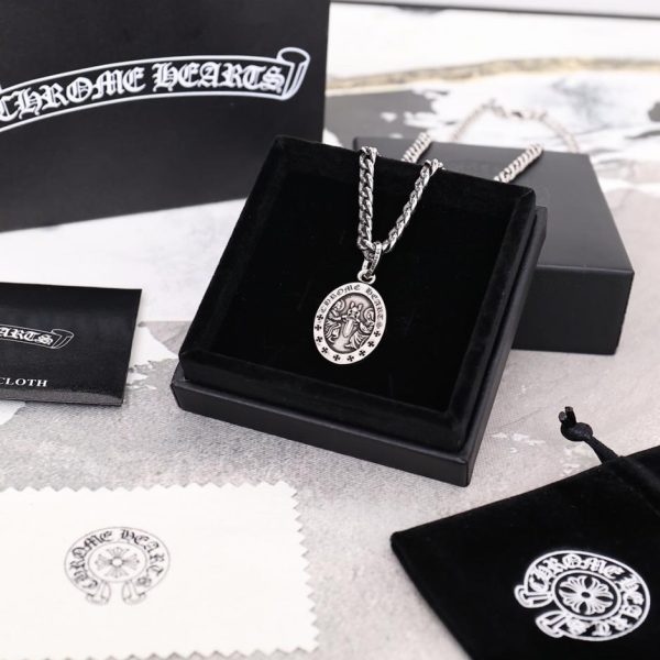 replica,repliche,fake,1:1,earrings,bracelet,ring,jewelry Collana con cuori cromati