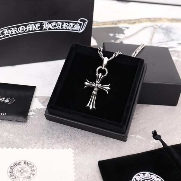 replica,repliche,fake,1:1,earrings,bracelet,ring,jewelry Collana con cuori cromati