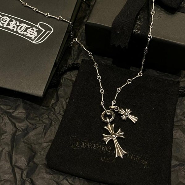 replica,repliche,fake,1:1,earrings,bracelet,ring,jewelry Collana con croce a forma di anello con lettera a cuori cromati