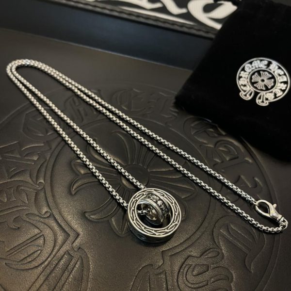 replica,repliche,fake,1:1,earrings,bracelet,ring,jewelry Collana vintage con cuori cromati
