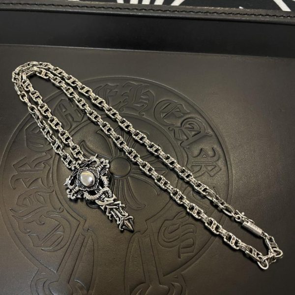 replica,repliche,fake,1:1,earrings,bracelet,ring,jewelry Collana vintage a forma di S con cuori cromati