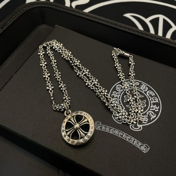 replica,repliche,fake,1:1,earrings,bracelet,ring,jewelry Collana con fiori scout vintage con cuori cromati