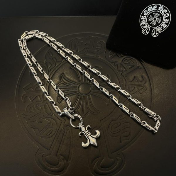 replica,repliche,fake,1:1,earrings,bracelet,ring,jewelry Collana con croce di diamanti vintage con cuori cromati