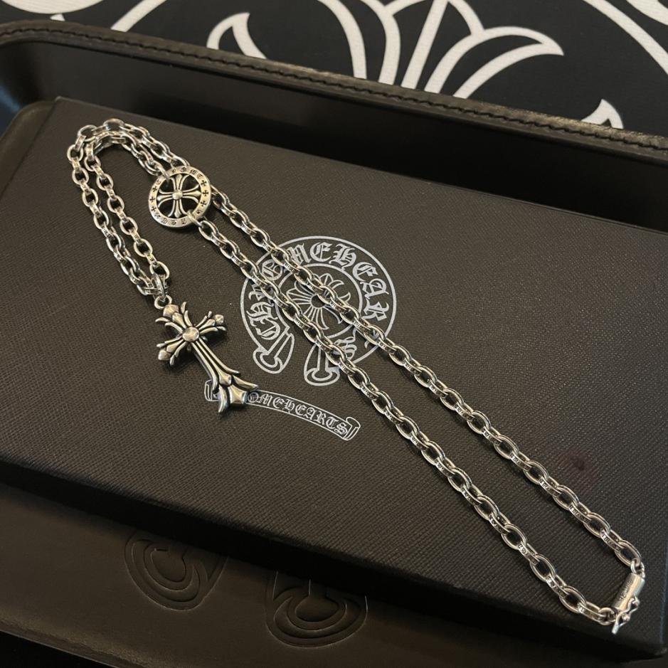 replica,repliche,fake,1:1,earrings,bracelet,ring,jewelry Collana con lettera croce rotonda vintage con cuori cromati replica,repliche,fake,1:1,earrings,bracelet,ring,jewelry Collana con lettera croce rotonda vintage con cuori cromati