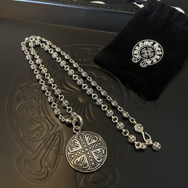 replica,repliche,fake,1:1,earrings,bracelet,ring,jewelry Collana con sfere incrociate vintage con cuori cromati