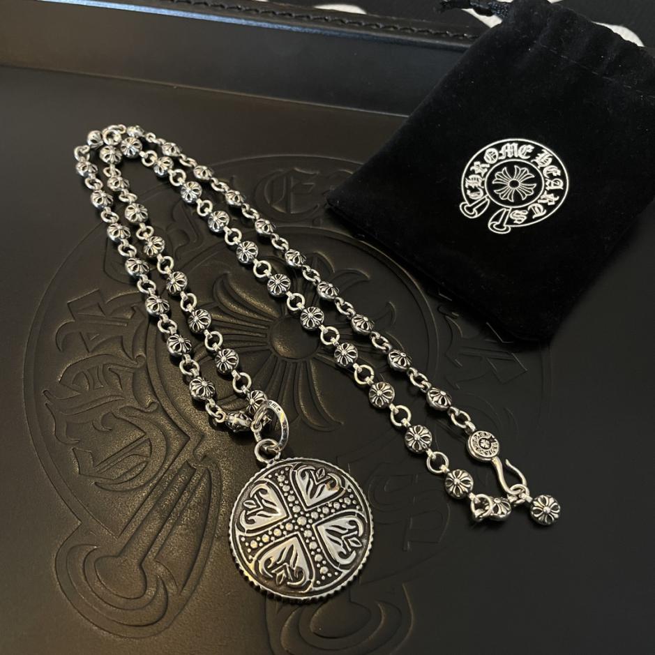 replica,repliche,fake,1:1,earrings,bracelet,ring,jewelry Collana con sfere incrociate vintage con cuori cromati replica,repliche,fake,1:1,earrings,bracelet,ring,jewelry Collana con sfere incrociate vintage con cuori cromati