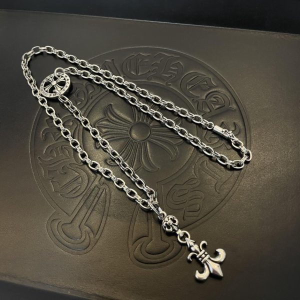 replica,repliche,fake,1:1,earrings,bracelet,ring,jewelry Collana con lettere a cerchio e croce vintage con cuori cromati