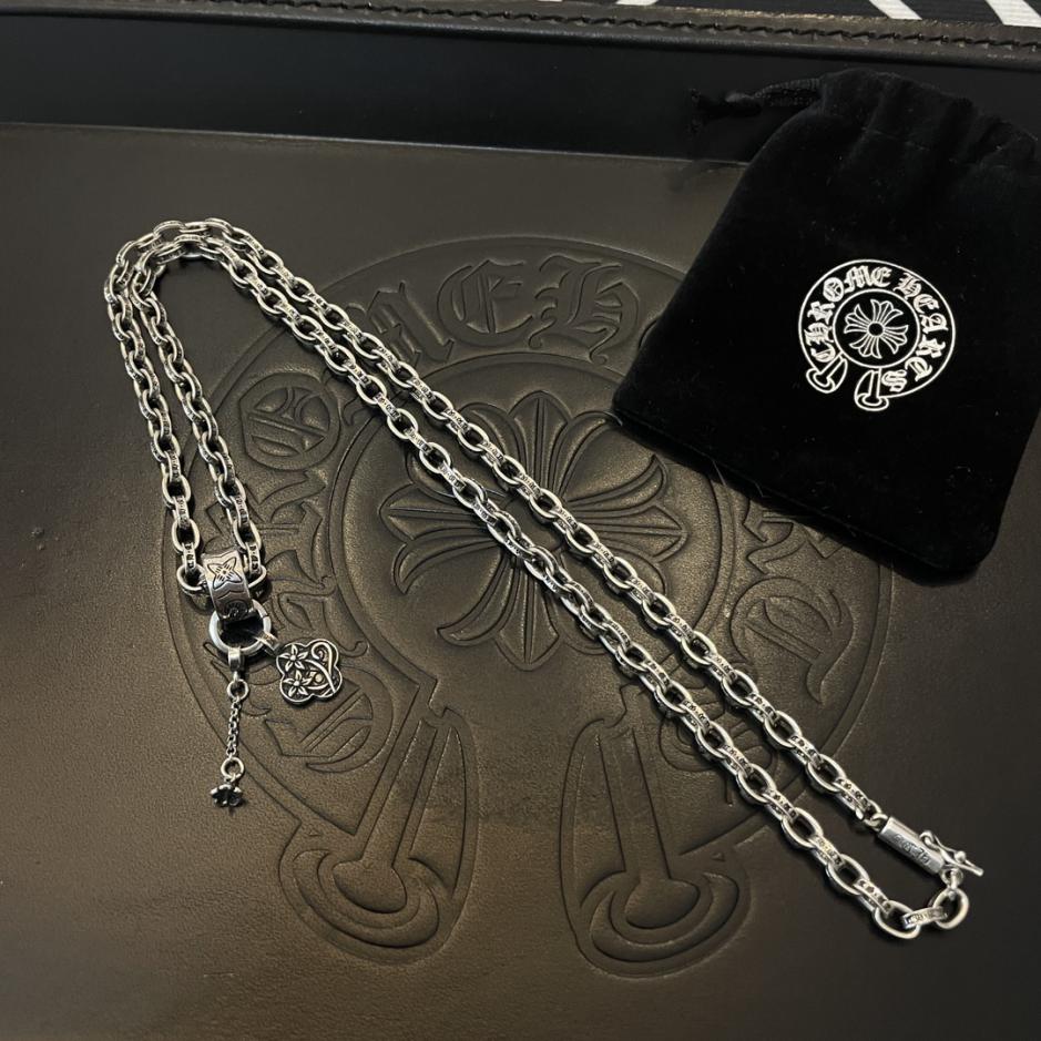 replica,repliche,fake,1:1,earrings,bracelet,ring,jewelry Collana con lettera vintage con cuori cromati replica,repliche,fake,1:1,earrings,bracelet,ring,jewelry Collana con lettera vintage con cuori cromati