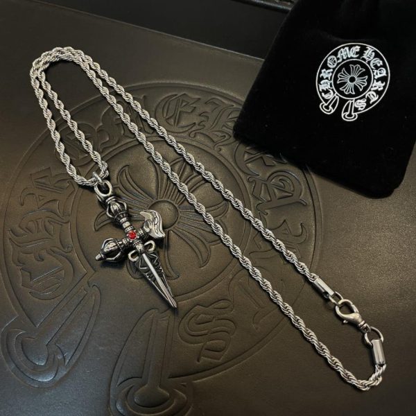 replica,repliche,fake,1:1,earrings,bracelet,ring,jewelry Collana vintage in osso di serpente con cuori cromati