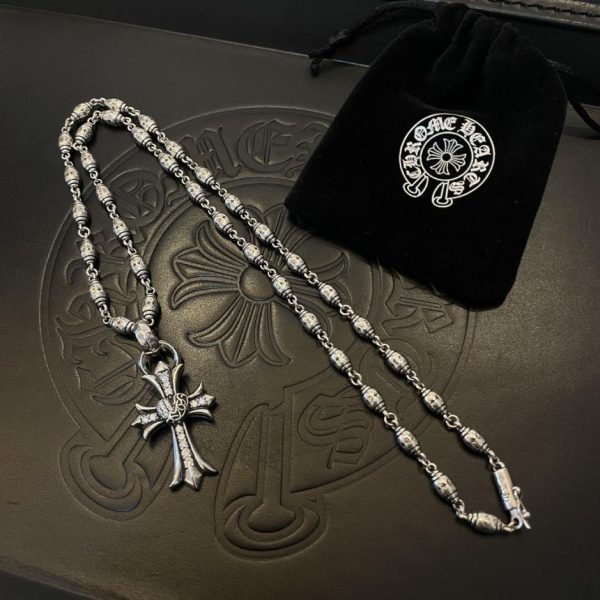 replica,repliche,fake,1:1,earrings,bracelet,ring,jewelry Collana con sfera con lettera vintage con cuori cromati