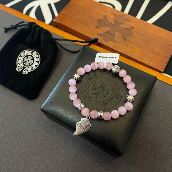 Bracciale multielemento vintage con cuori cromati e occhi di gatto rosa