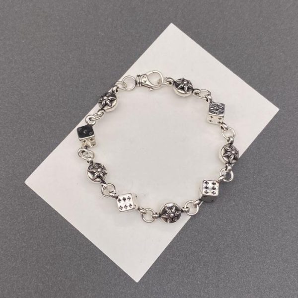 Bracciale con esagramma inciso a dadi con cuori cromati
