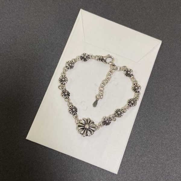 Bracciale con croce di cuori cromati