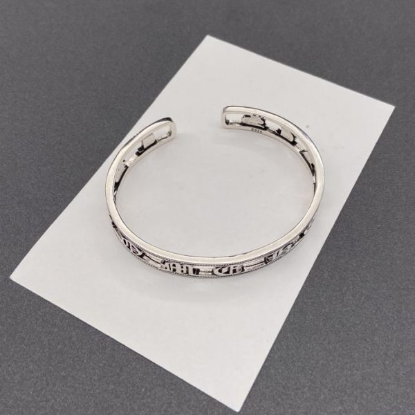 replica,repliche,fake,1:1,earrings,bracelet,ring,jewelry Bracciale con lettera intera con cuori cromati