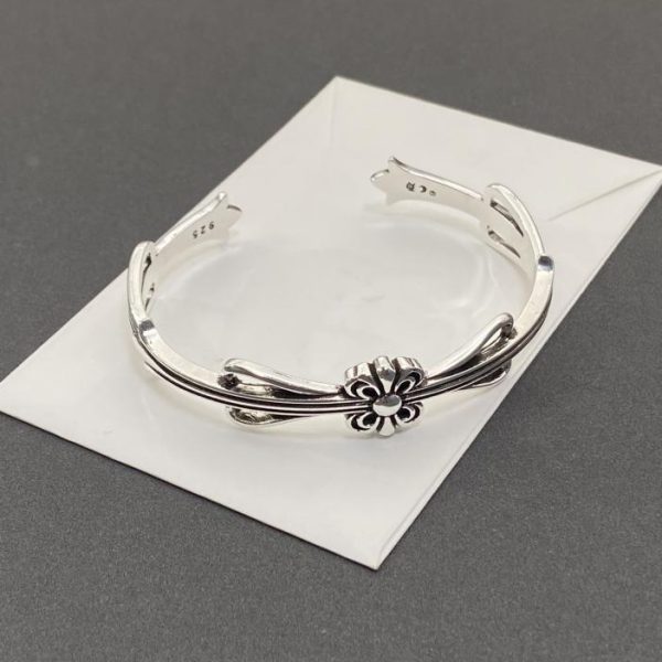 replica,repliche,fake,1:1,earrings,bracelet,ring,jewelry Bracciale con croce di cuori cromati