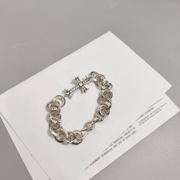 Bracciale con croce di cuori cromati