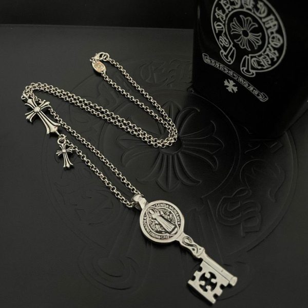 replica,repliche,fake,1:1,earrings,bracelet,ring,jewelry Collana con pendente a croce vintage con cuori cromati