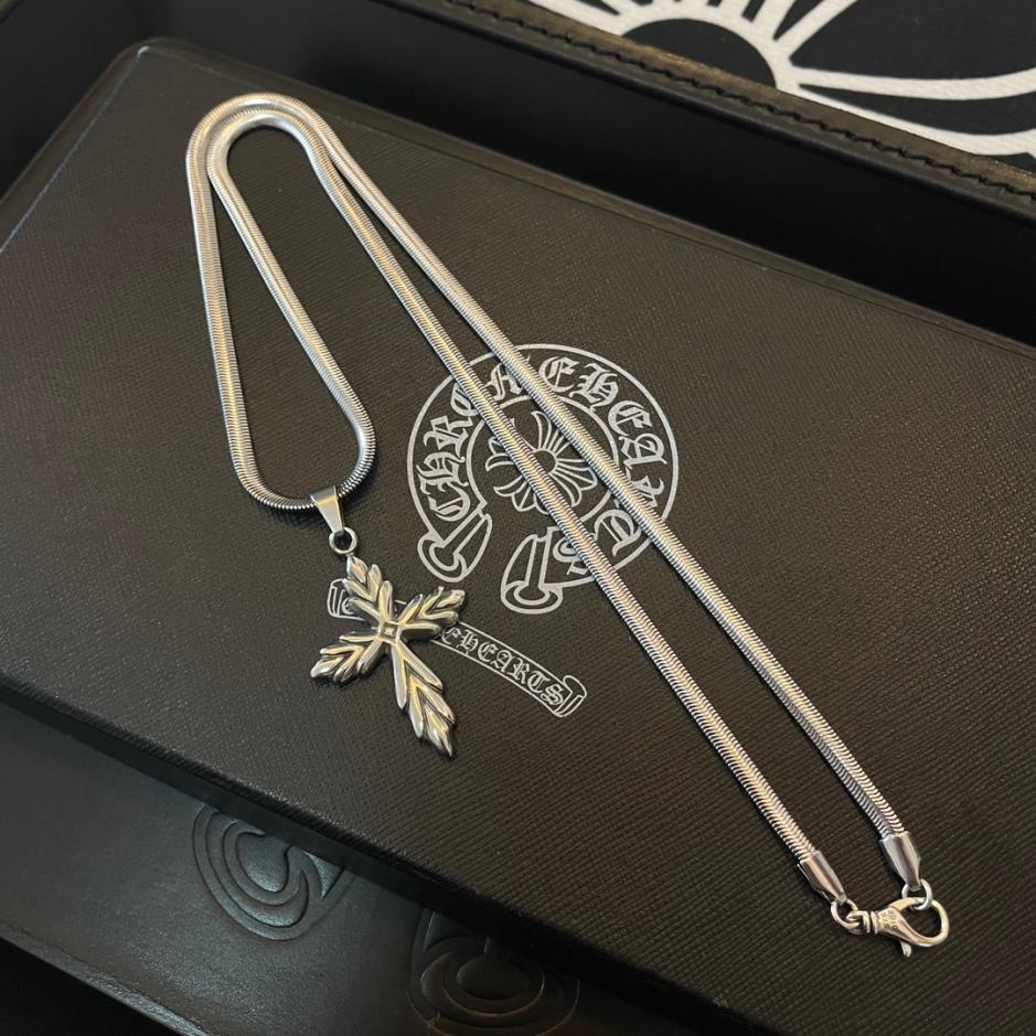 replica,repliche,fake,1:1,earrings,bracelet,ring,jewelry Collana con stampa serpente vintage con cuori cromati replica,repliche,fake,1:1,earrings,bracelet,ring,jewelry Collana con stampa serpente vintage con cuori cromati