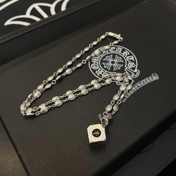 replica,repliche,fake,1:1,earrings,bracelet,ring,jewelry Collana vintage con cuori cromati