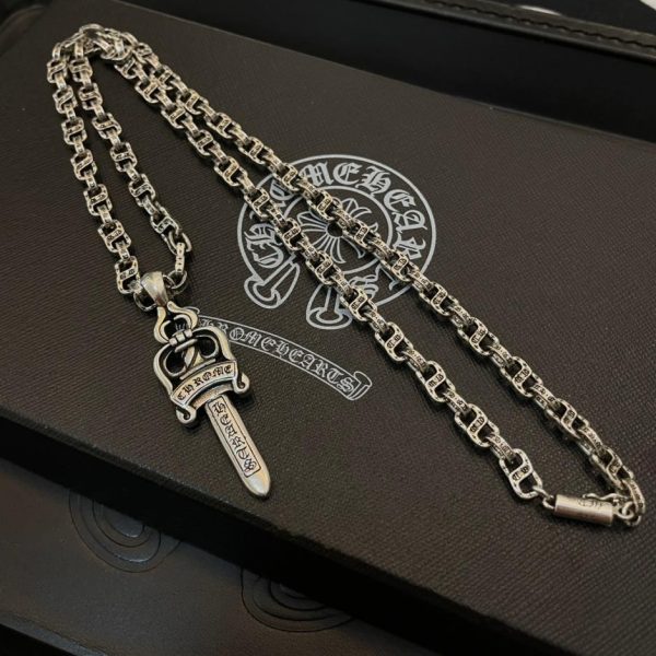 Collana con lettera multi-elemento retrò Chrome Hearts